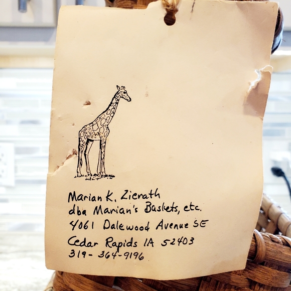 Handmade Iowa  Marion Zierath  Giraffe handwoven Basket - Picture 4 of 6